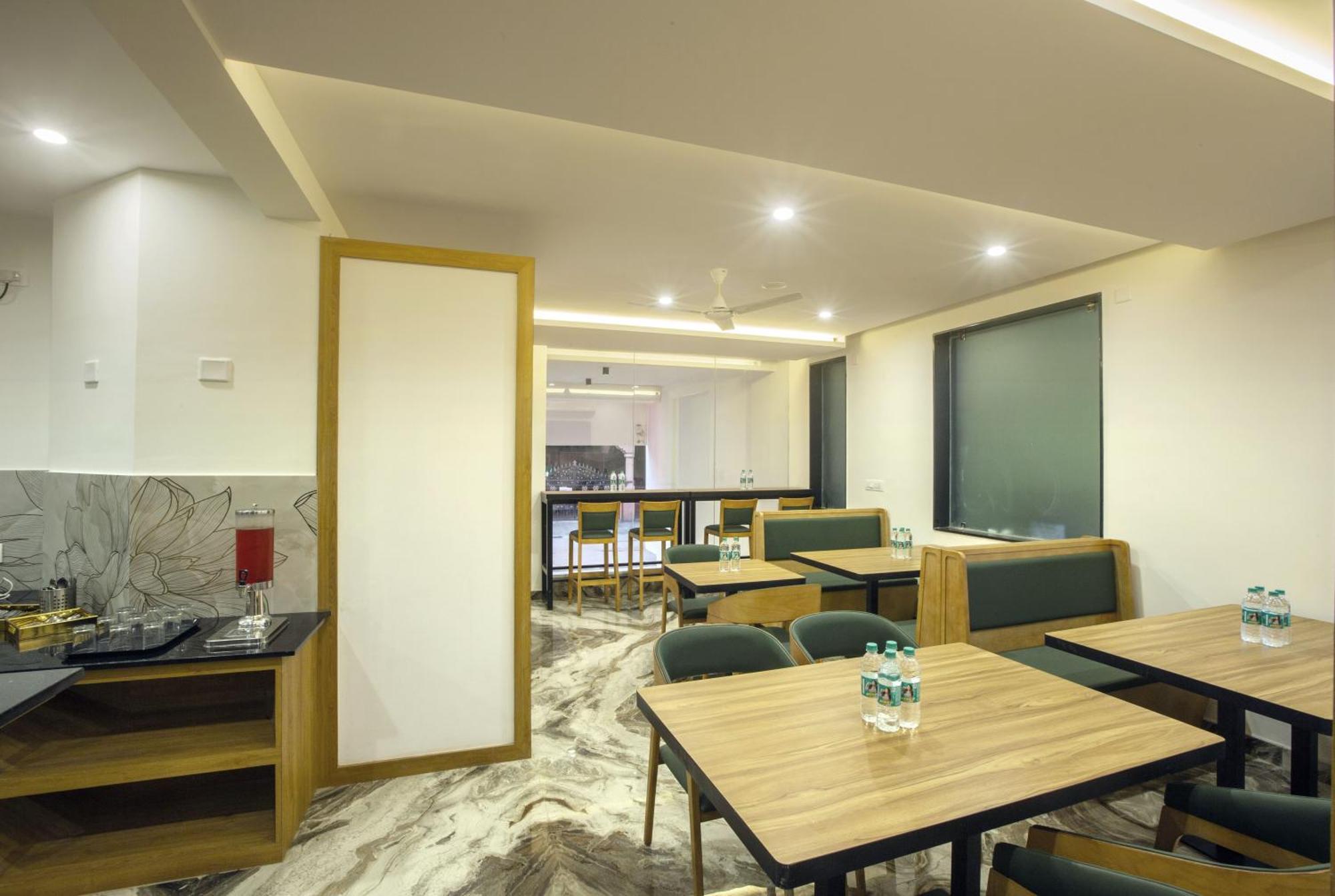 Hotel Sterling Plaza- Bangalore International Airport Dod Jala ภายนอก รูปภาพ