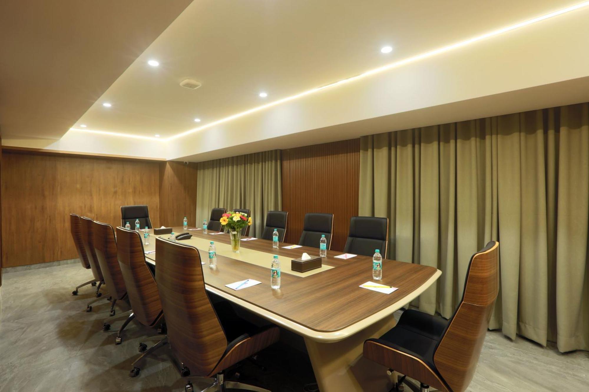 Hotel Sterling Plaza- Bangalore International Airport Dod Jala ภายนอก รูปภาพ