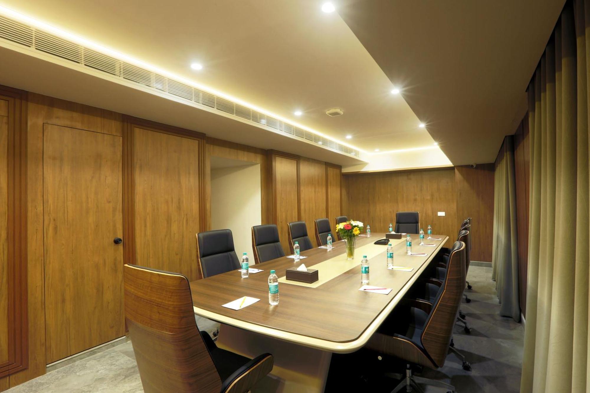 Hotel Sterling Plaza- Bangalore International Airport Dod Jala ภายนอก รูปภาพ